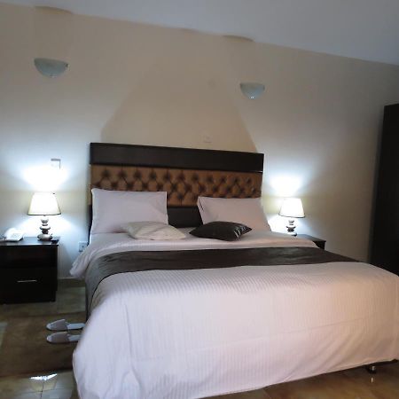 Airport Plaza Hotel 주바 외부 사진