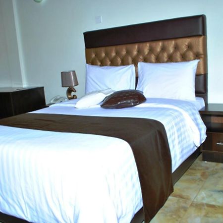 Airport Plaza Hotel 주바 외부 사진