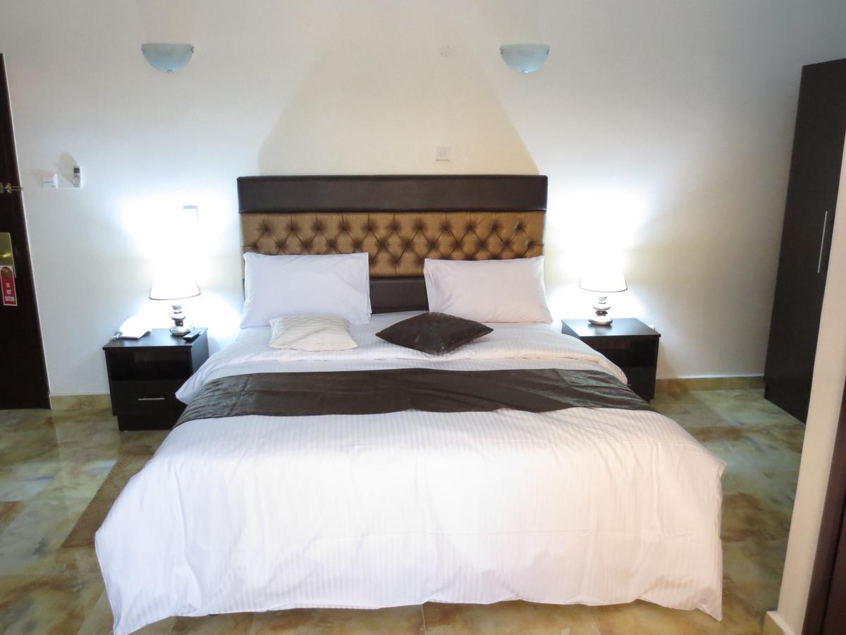 Airport Plaza Hotel 주바 외부 사진