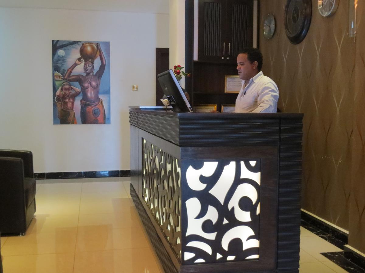 Airport Plaza Hotel 주바 외부 사진