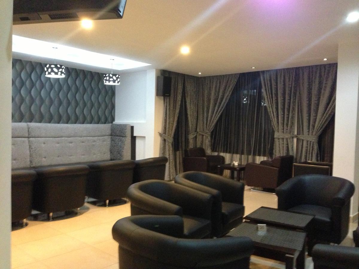 Airport Plaza Hotel 주바 외부 사진