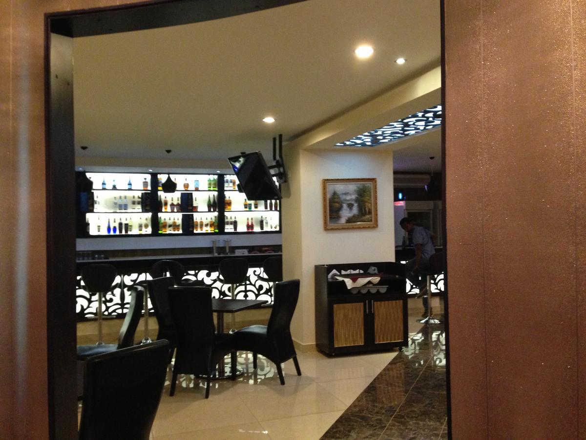Airport Plaza Hotel 주바 외부 사진